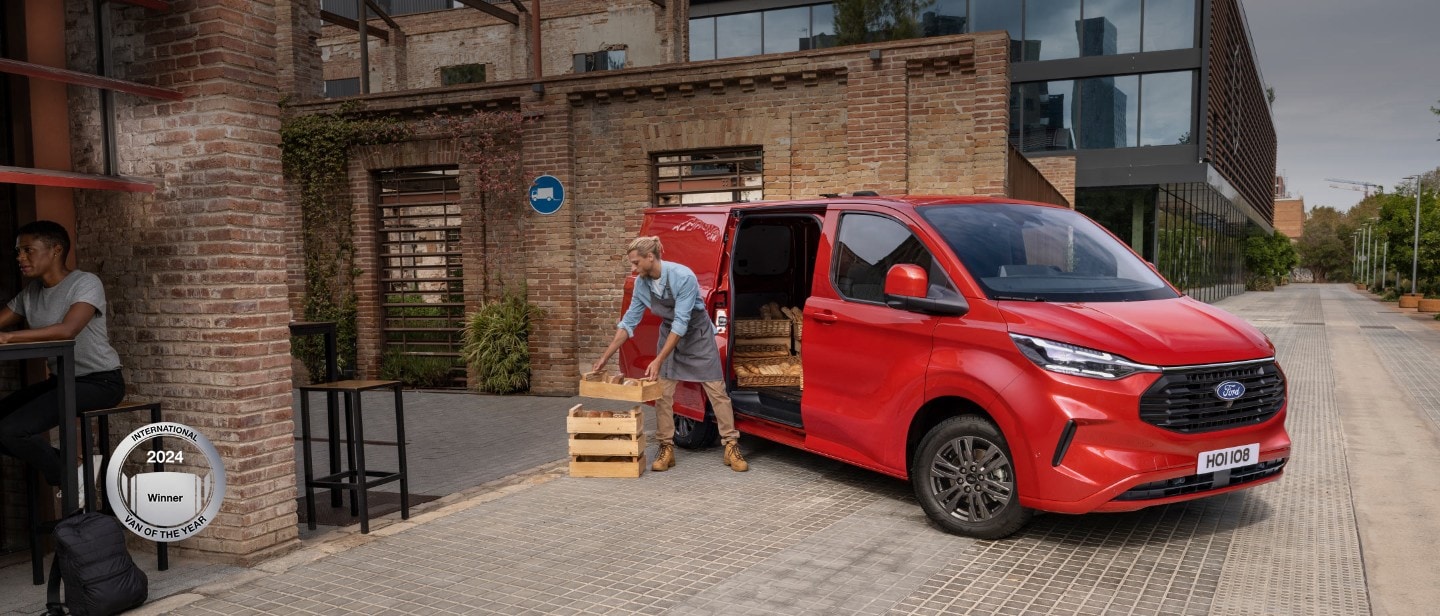 ford-transit_custom-eu-12_V710_Limited_Ext_Fr_Static_Talent-21x9-2160x925-billboard-overview-award.jpg.renditions.extra-large.jpeg