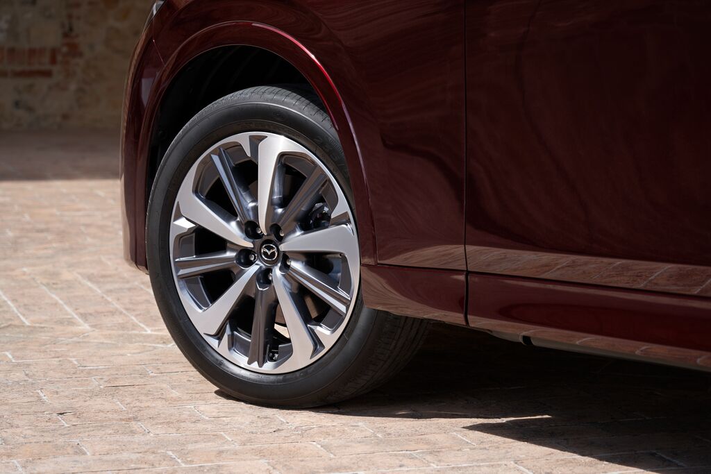 Medium-2023_CX-80_GER-LHD_C013a_EXT_20inch_Gray_Metallic_Wheel_ArtisanRed_High+_Wide.jpg