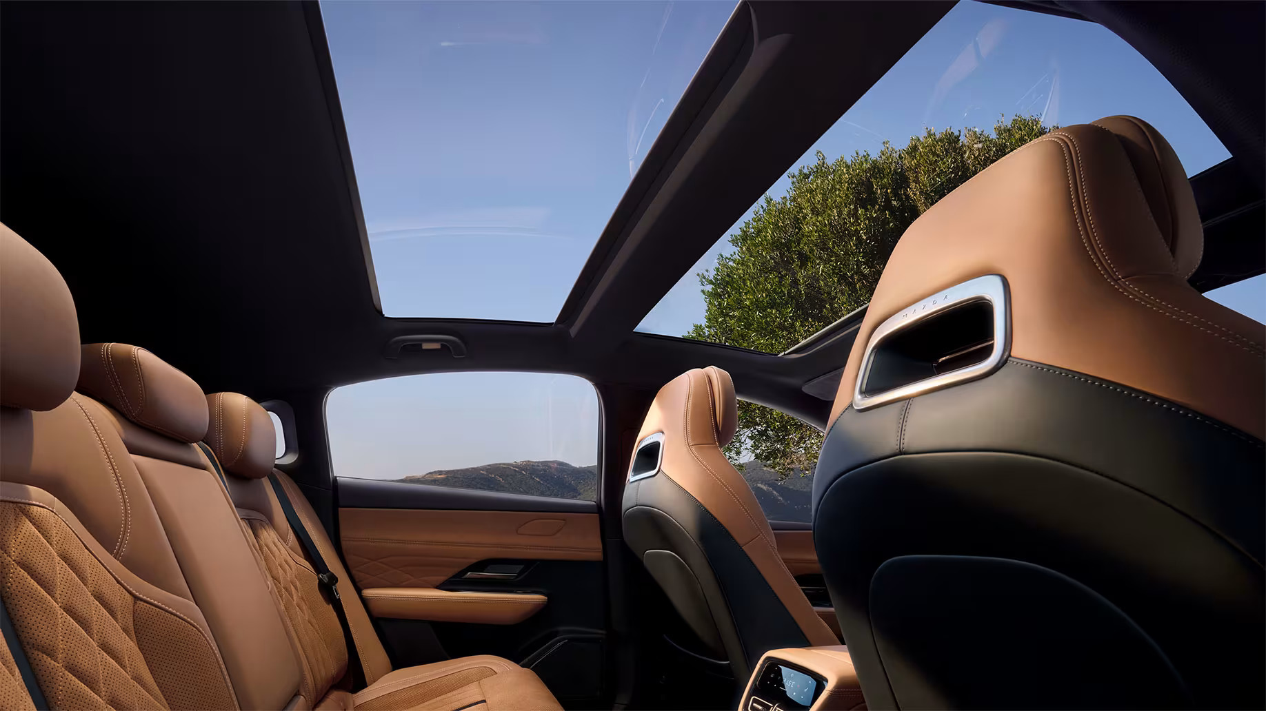 06-mazda6e-gallery-carousel-desktop-3-sunroof.jpg